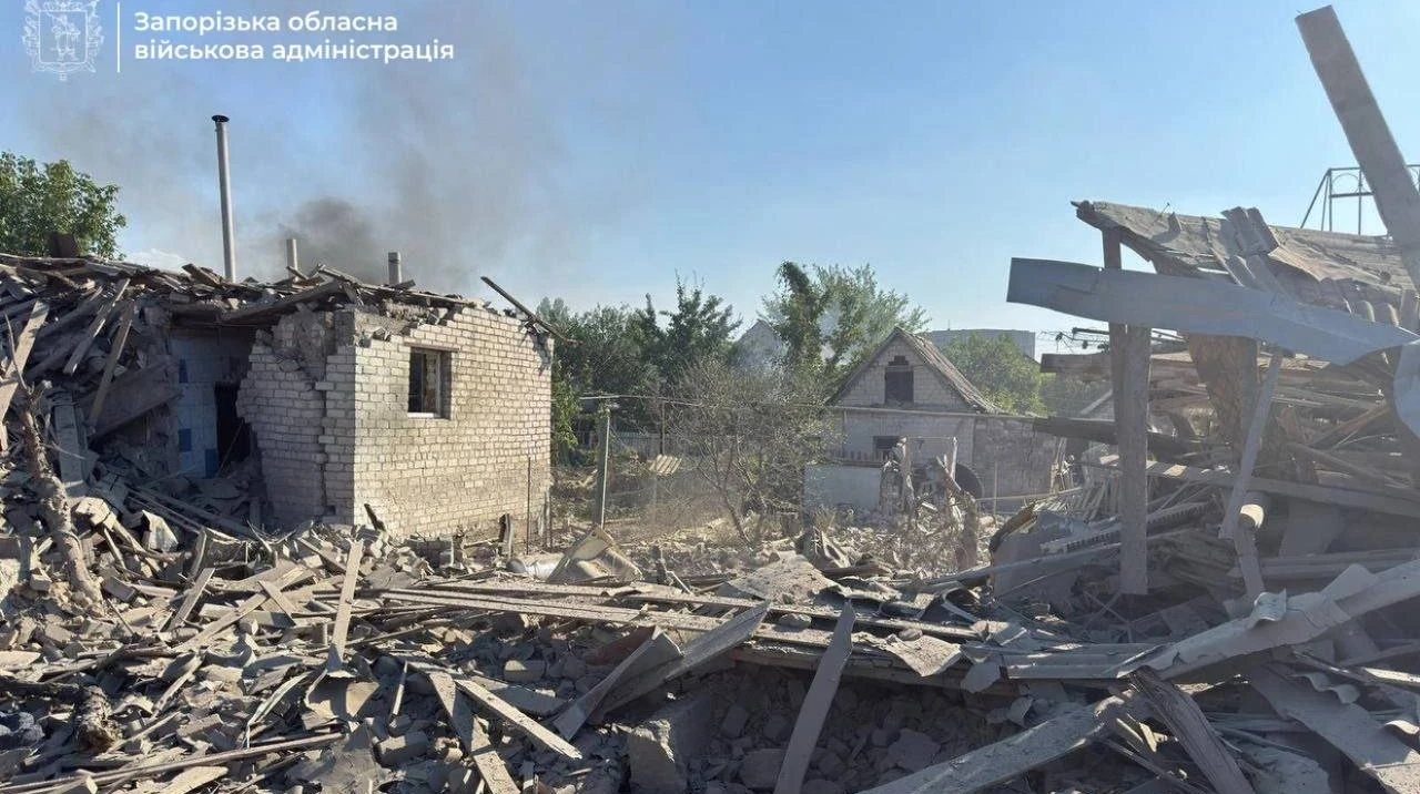 Наслідки влучання КАБ у приватну забудову Запоріжжя, фото Запорізької ОВА