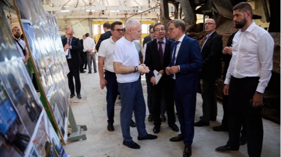 Візит міністра закордонних справ Німеччини Йоганна Вадефуля до Харкова, церемонія біля флагштока з синьо-жовтим стягом на