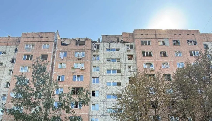 Пошкоджені багатоповерхові будинки в Краматорську після авіаудару 25 серпня 2026 року